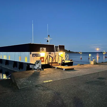 Hotellilaiva Sesta *